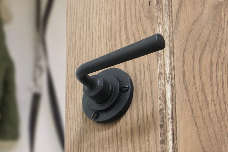 Black door handle on round rose